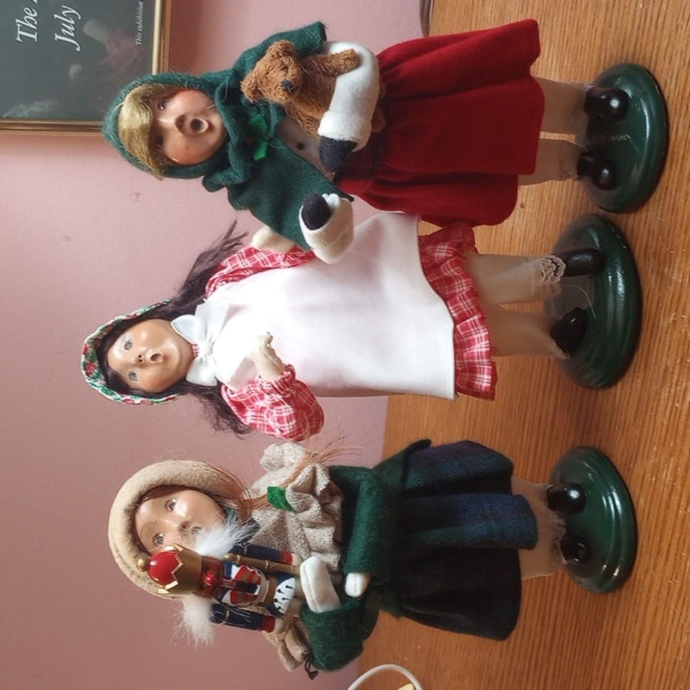 3 Byers' Choice Christmas Carolers Children singing set